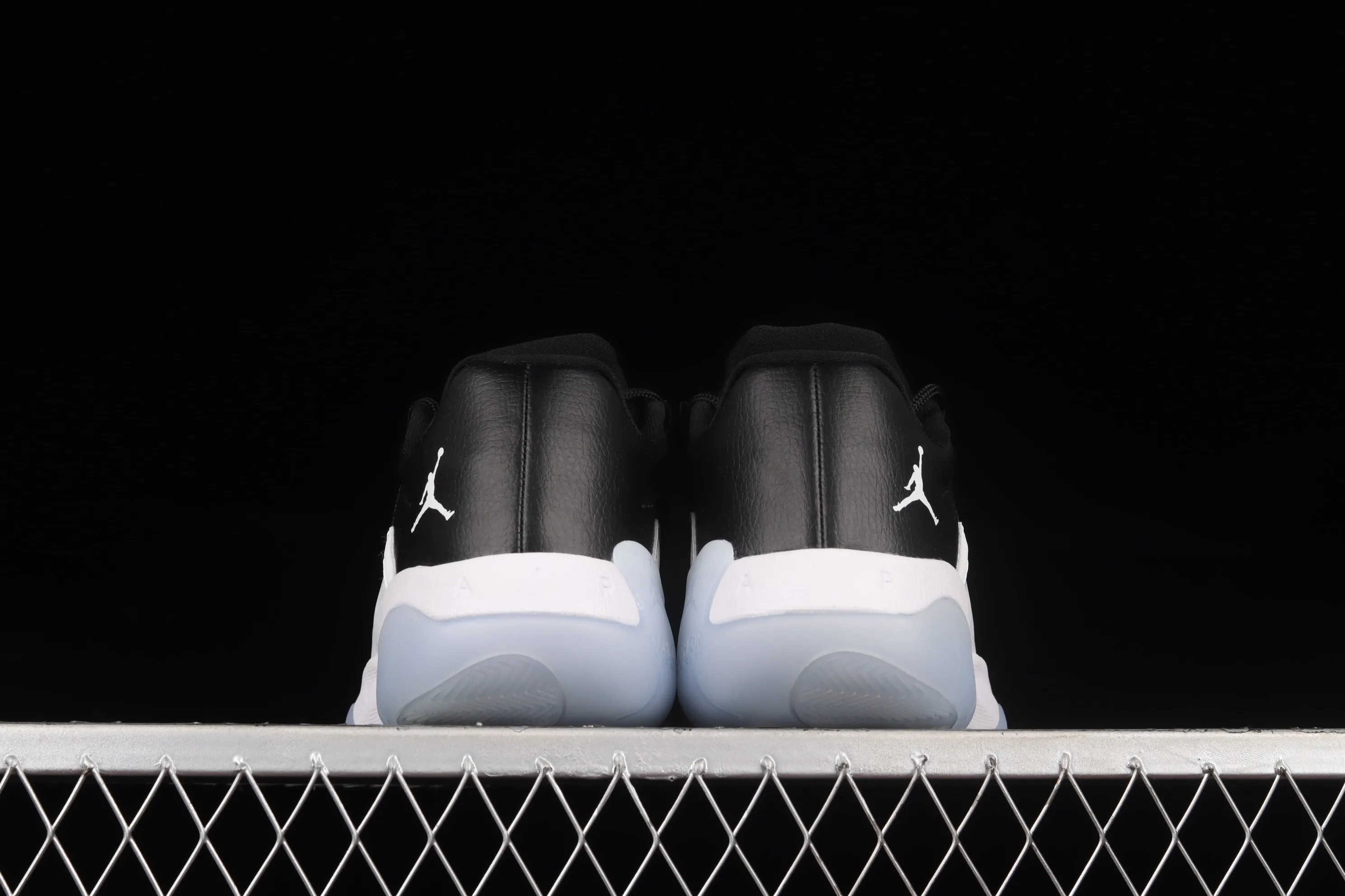 All categories Air Jordan Jordan series basketball shoes Air Jordan 11 Air Jordan 11 CMFT Low AJ11 Joe 11 South Coast low-top anti-slip shock-absorbing basketball shoes CW0784-104